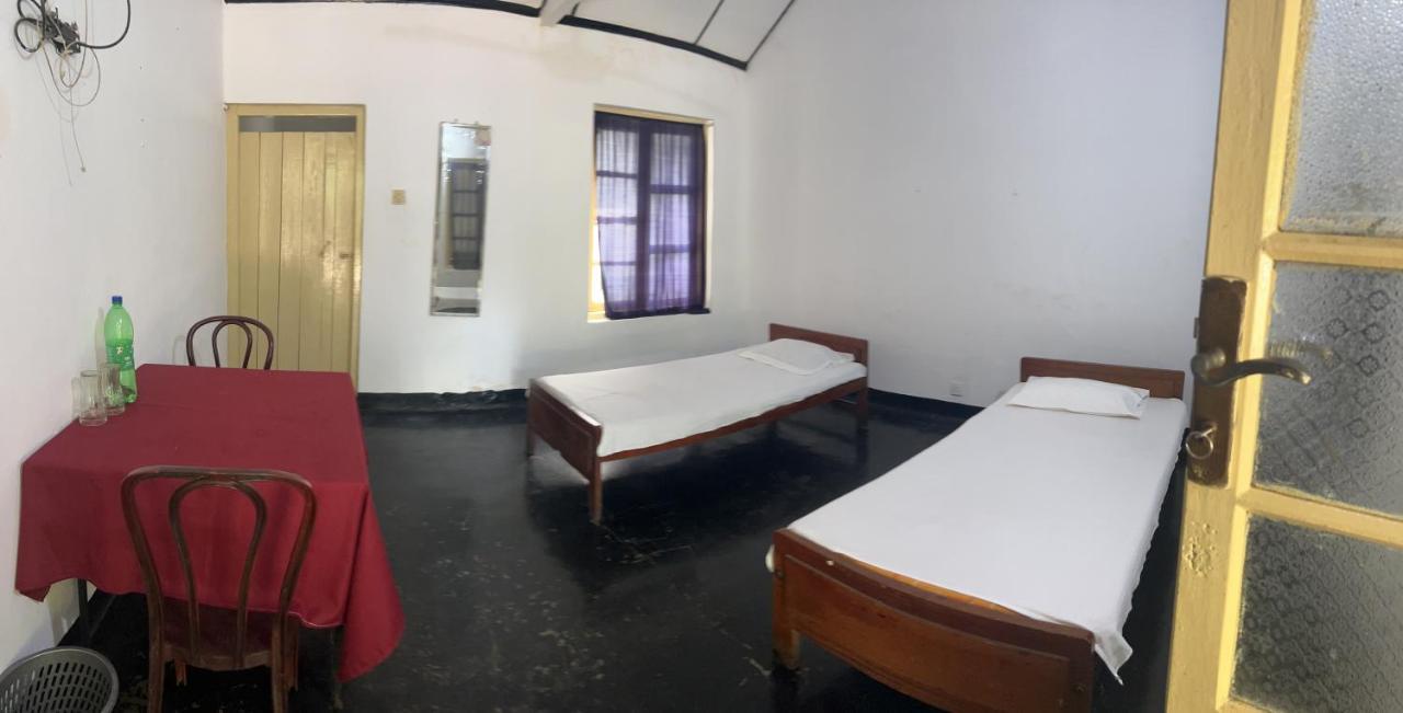 Resthouse Vavuniya Hotell Eksteriør bilde
