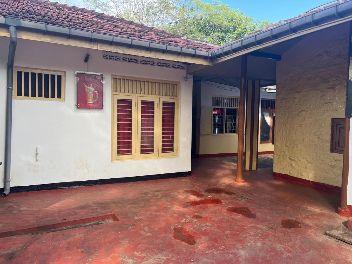 Resthouse Vavuniya Hotell Eksteriør bilde