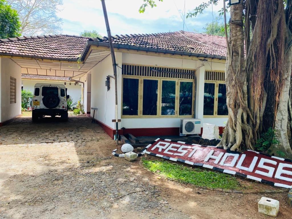 Resthouse Vavuniya Hotell Eksteriør bilde